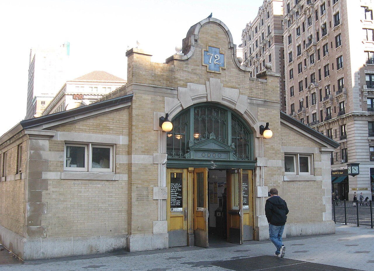 The original 72 St subway entrance building on Broadway, with a large arched window under a 72 sign